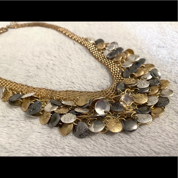 🤍Mixed Metal Tones Bib Necklace - Picture 5 of 7